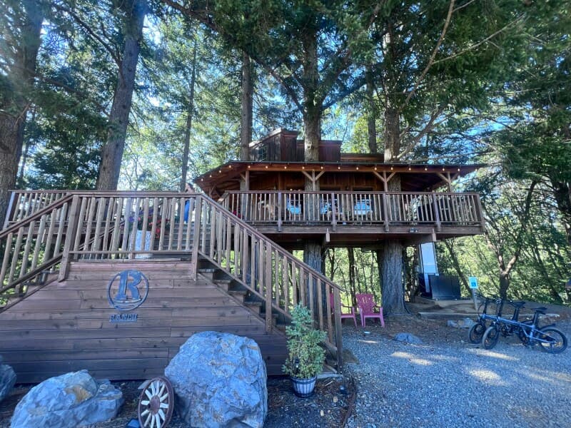 Winery stay at Oregon Riverside Vineyard Retreat