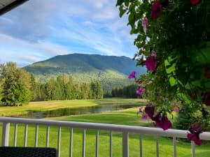 Scenic Mountain Lake Golf Retreat